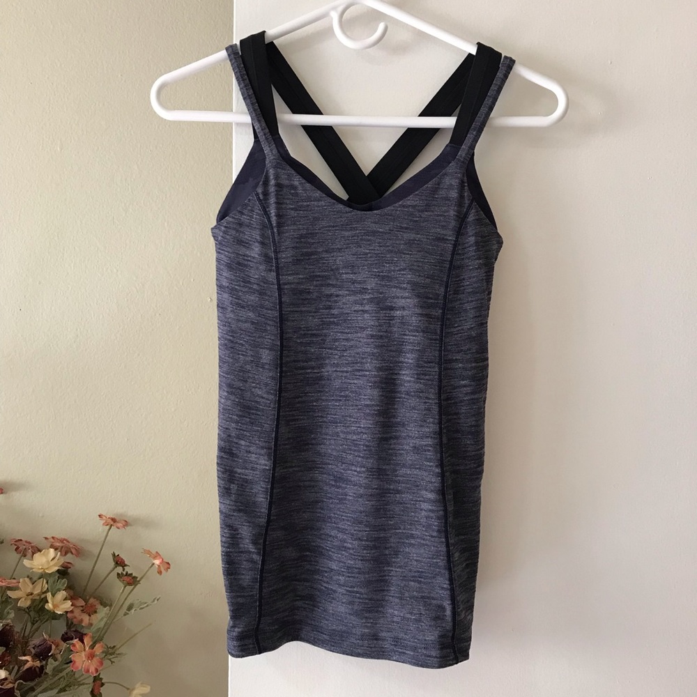 Lululemon workout top size 4